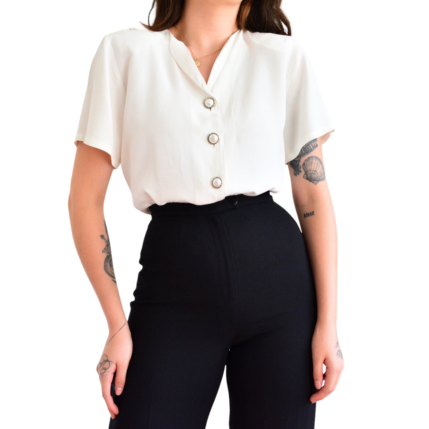 Blusa vintage beige con botones perla
