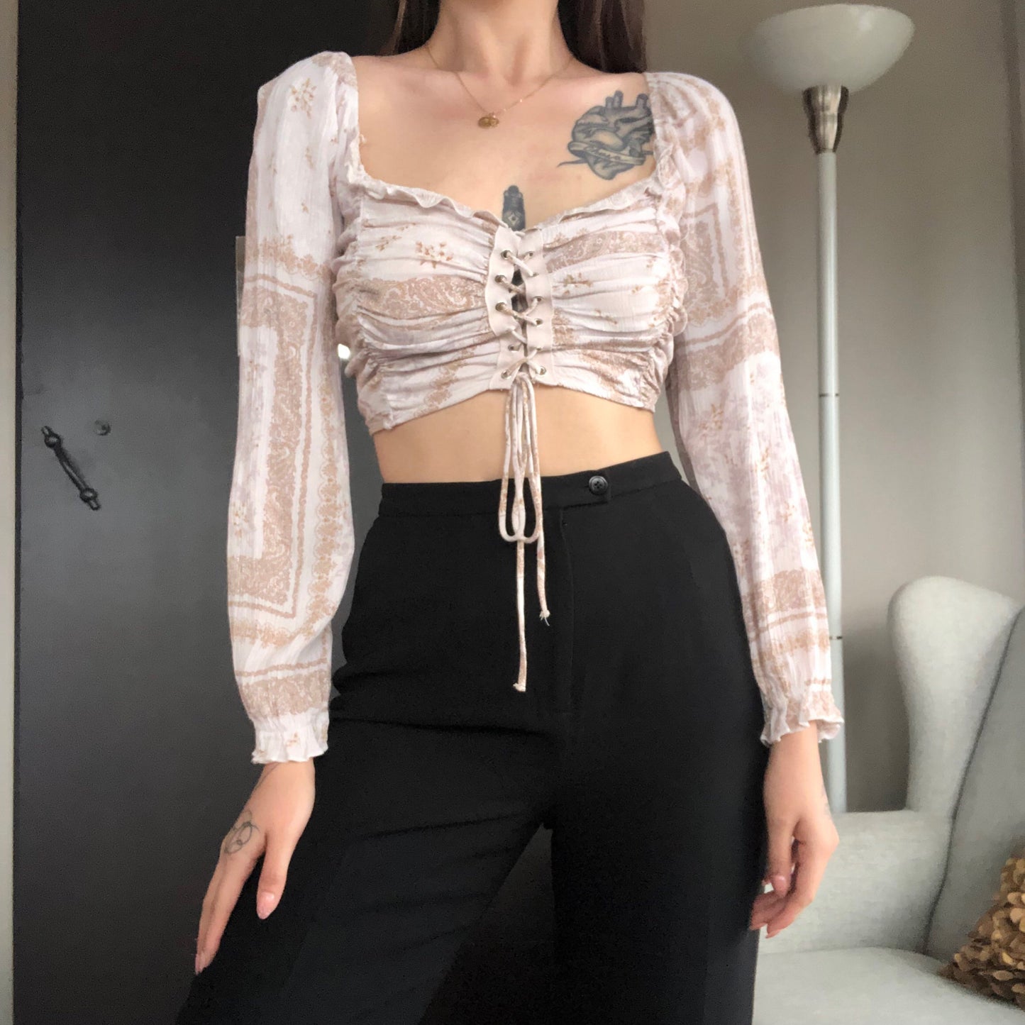Top beige cierre corset