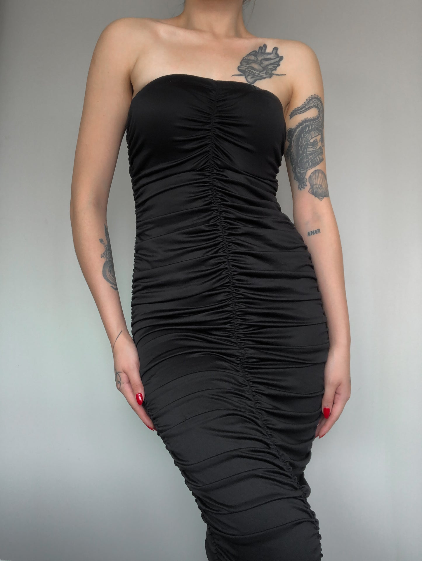 Vestido negro drappeado