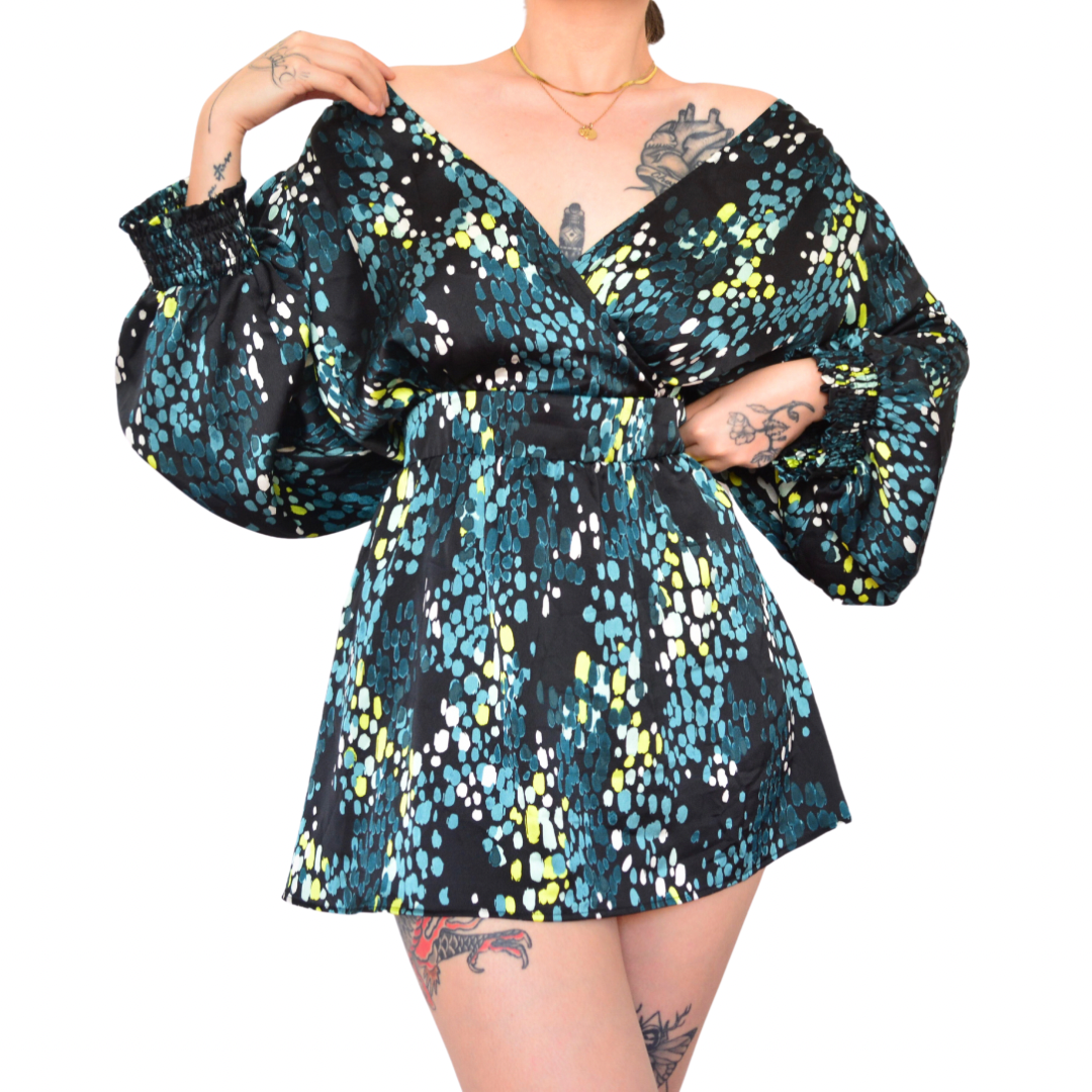 Vestido negro satinado