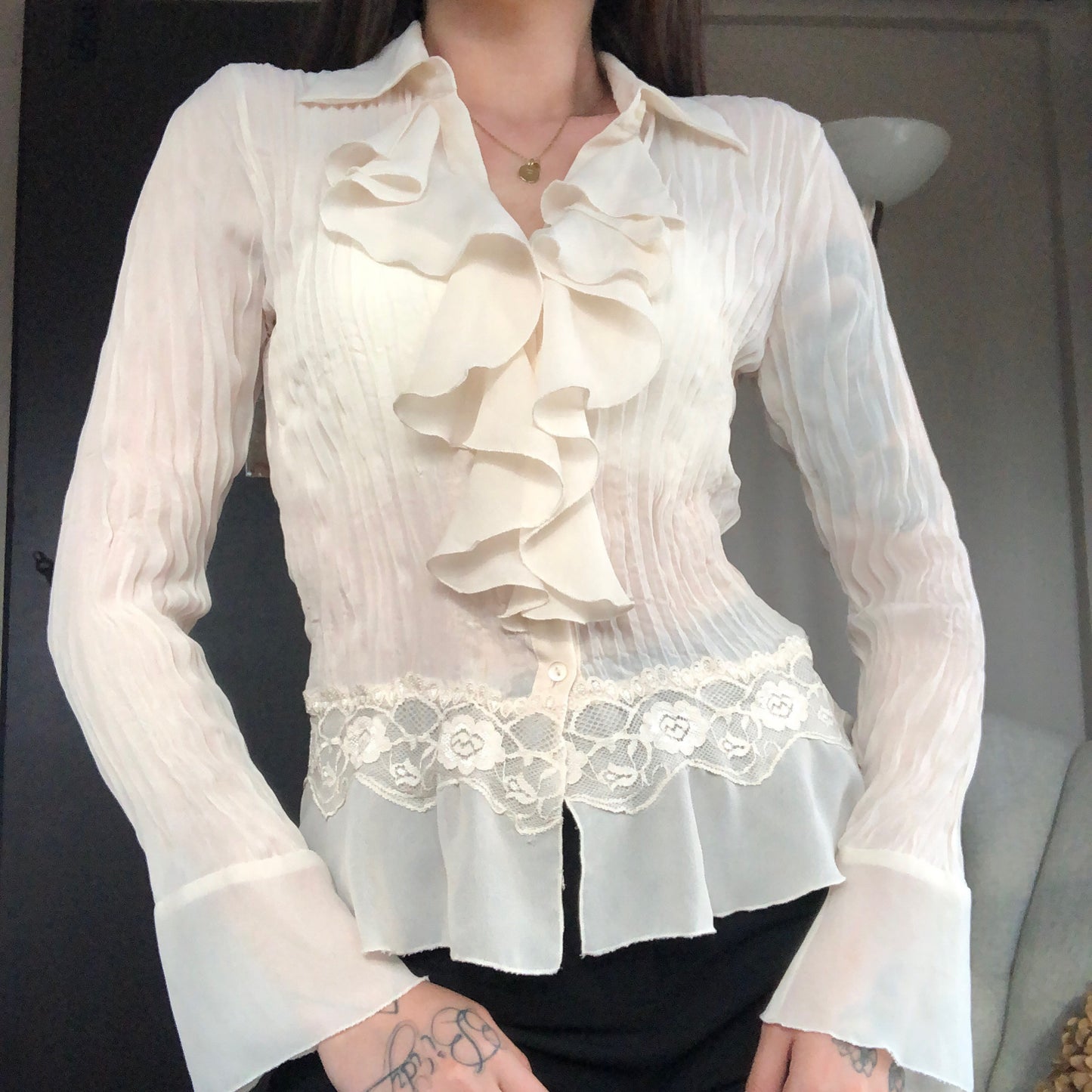 Blusa beige ruffles