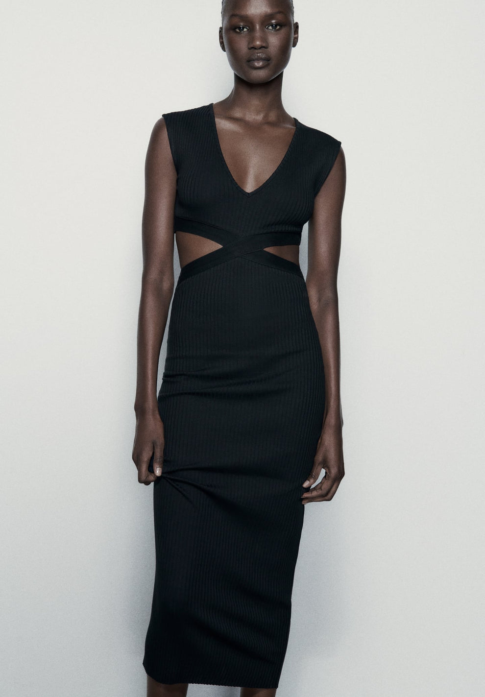 Vestido negro largo con aberturas