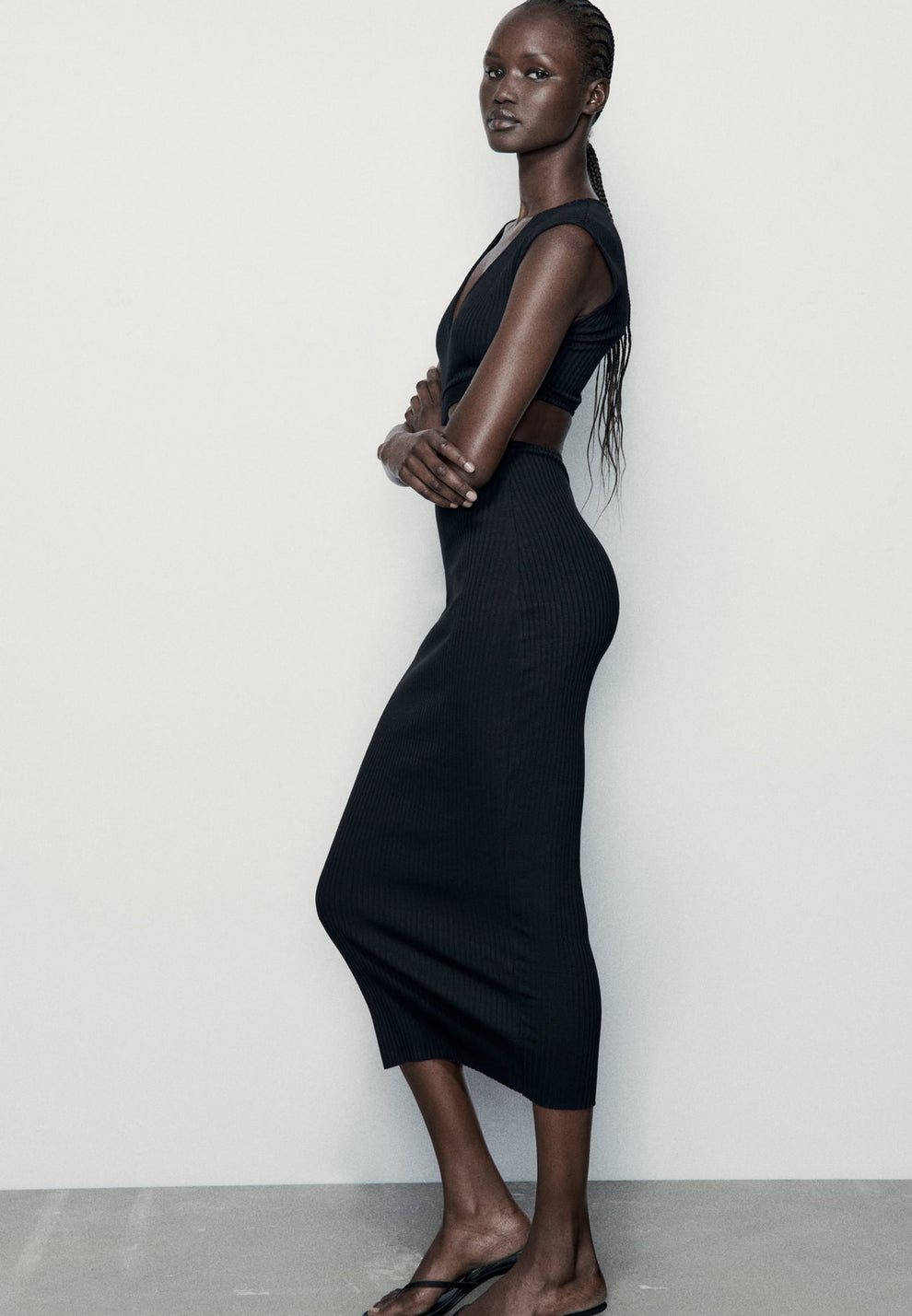 Vestido negro largo con aberturas