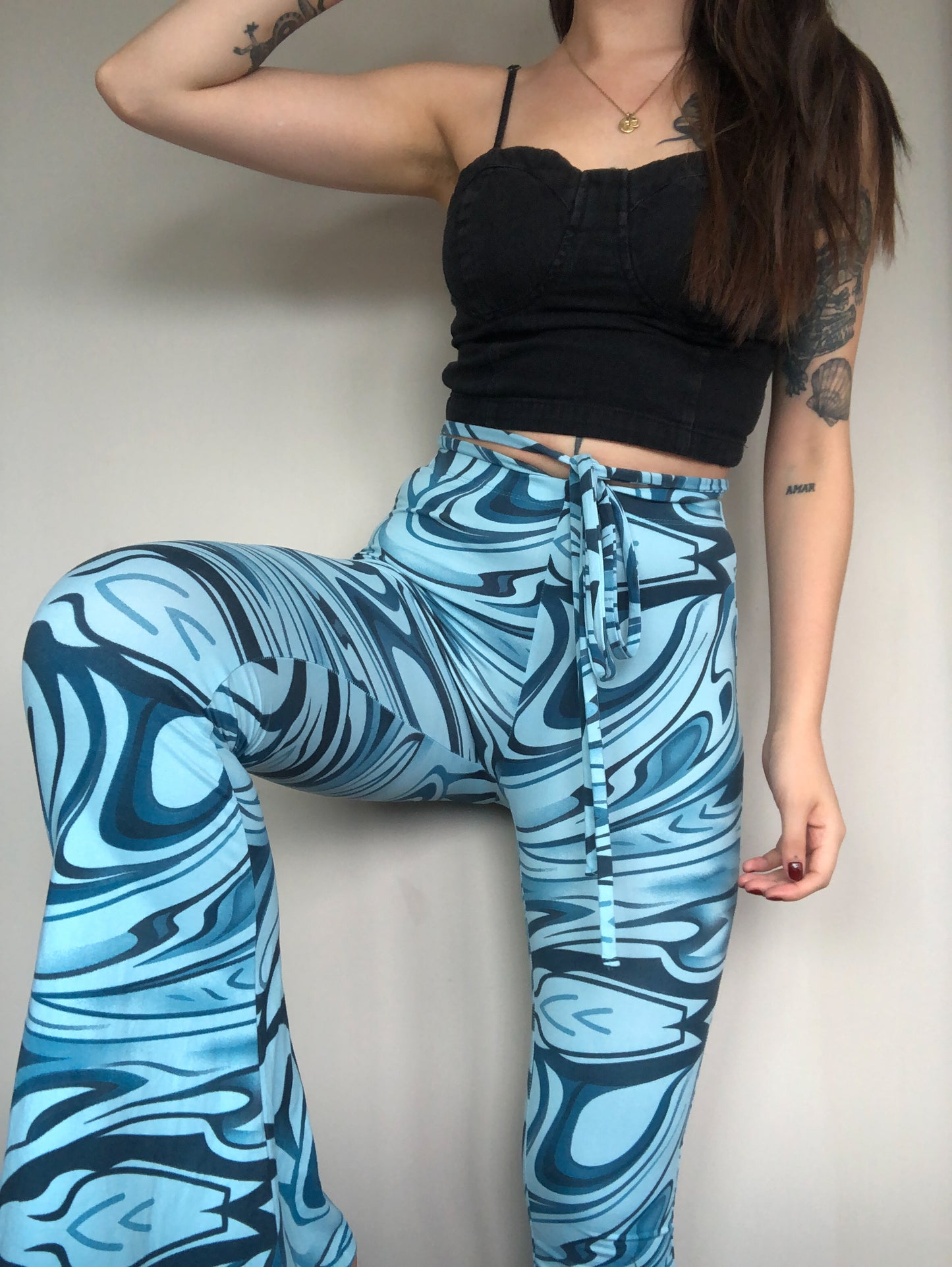 Pantalón groovy azul flared