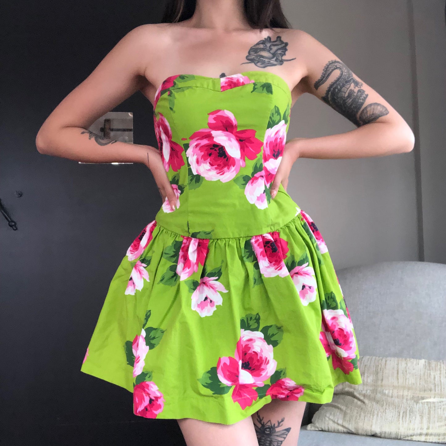Vestido verde con rosas