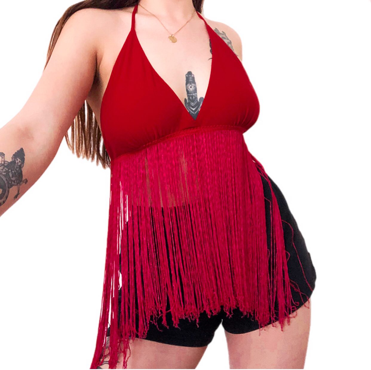 Top rojo con flequillos