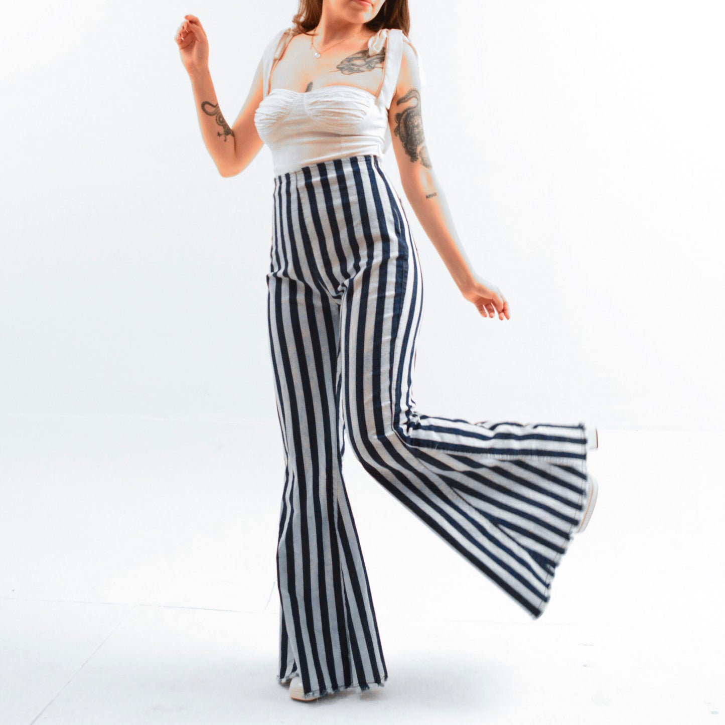 Pantalón groovy de líneas acampanado