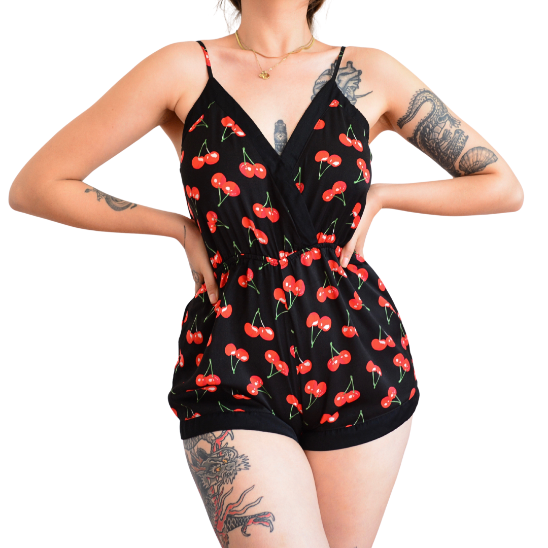 Jumpsuit de cerecitas rojas