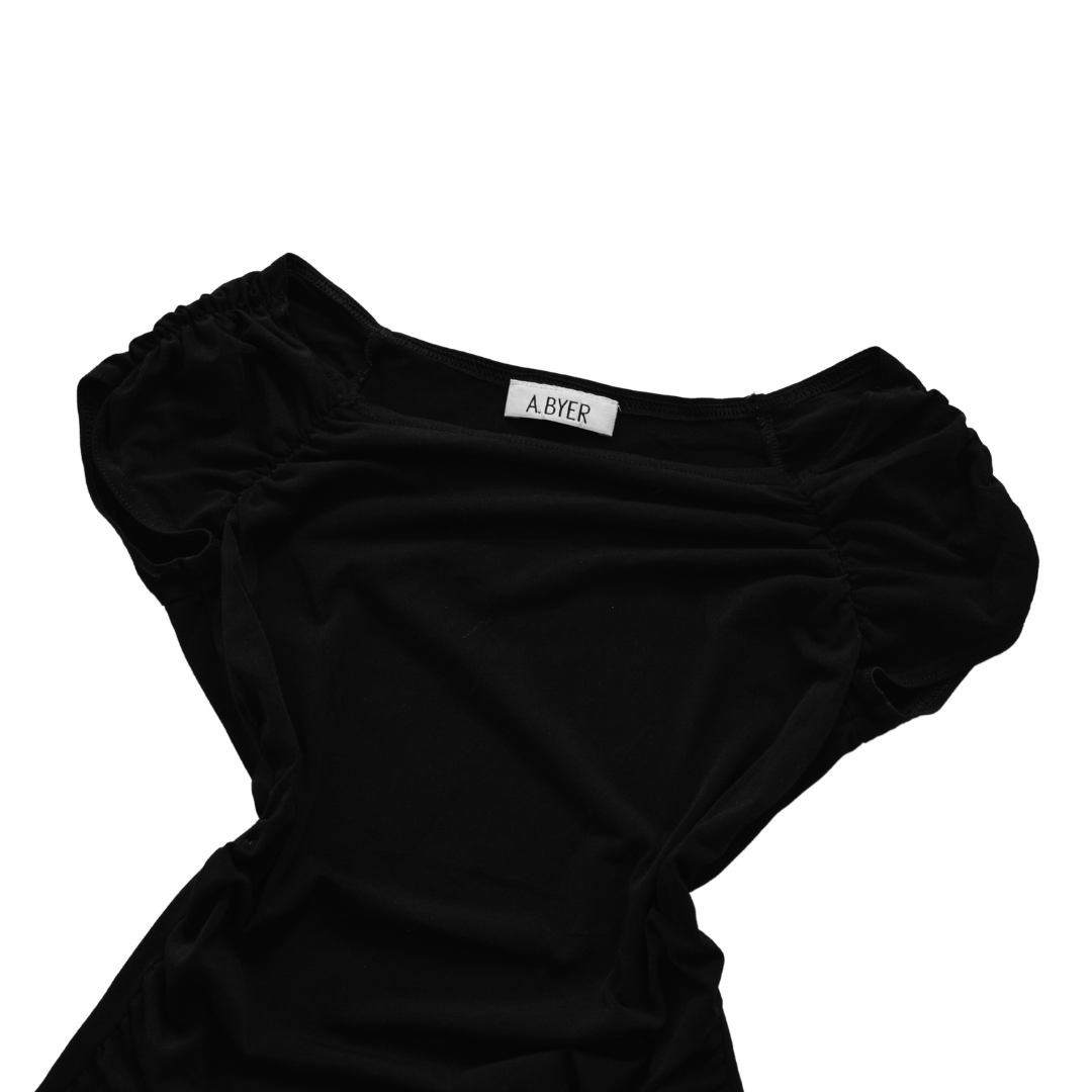 Blusa negra cuello ovalado