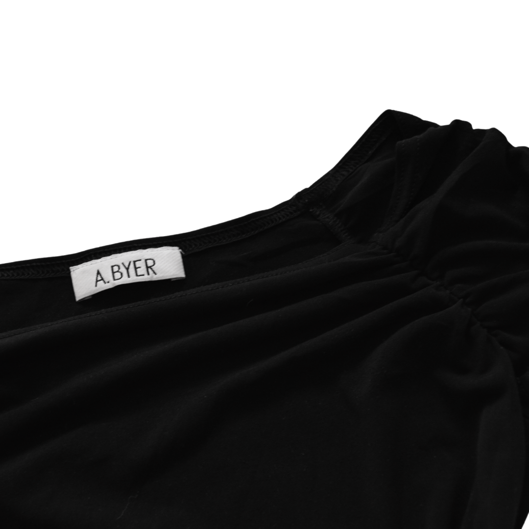 Blusa negra cuello ovalado
