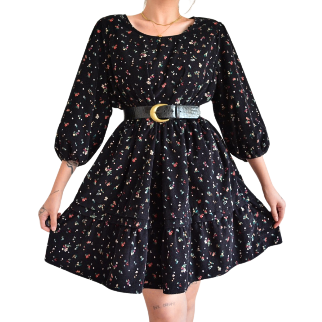 Vestido negro de globo con flores