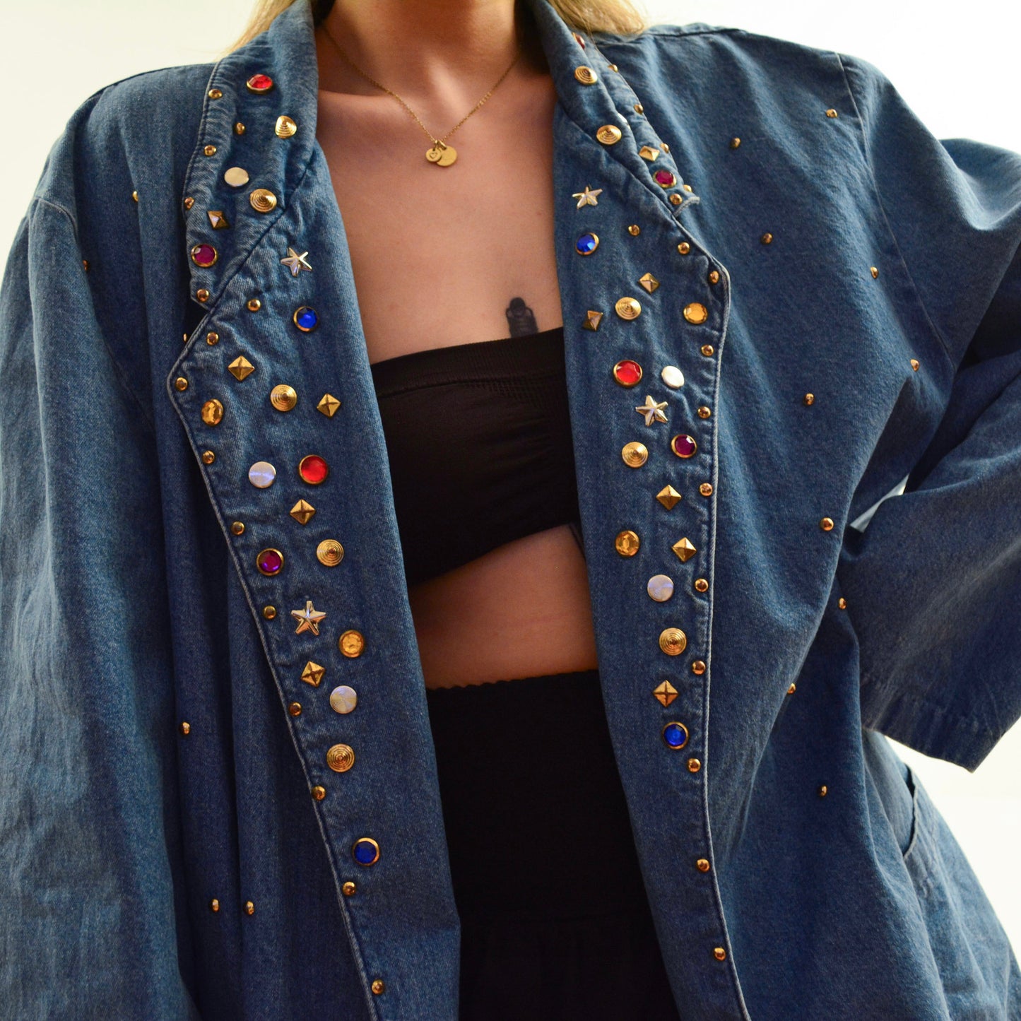 Gabardina vintage denim con pedrería