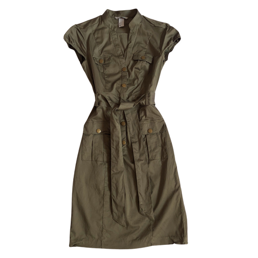 Vestido verde oliva con botones