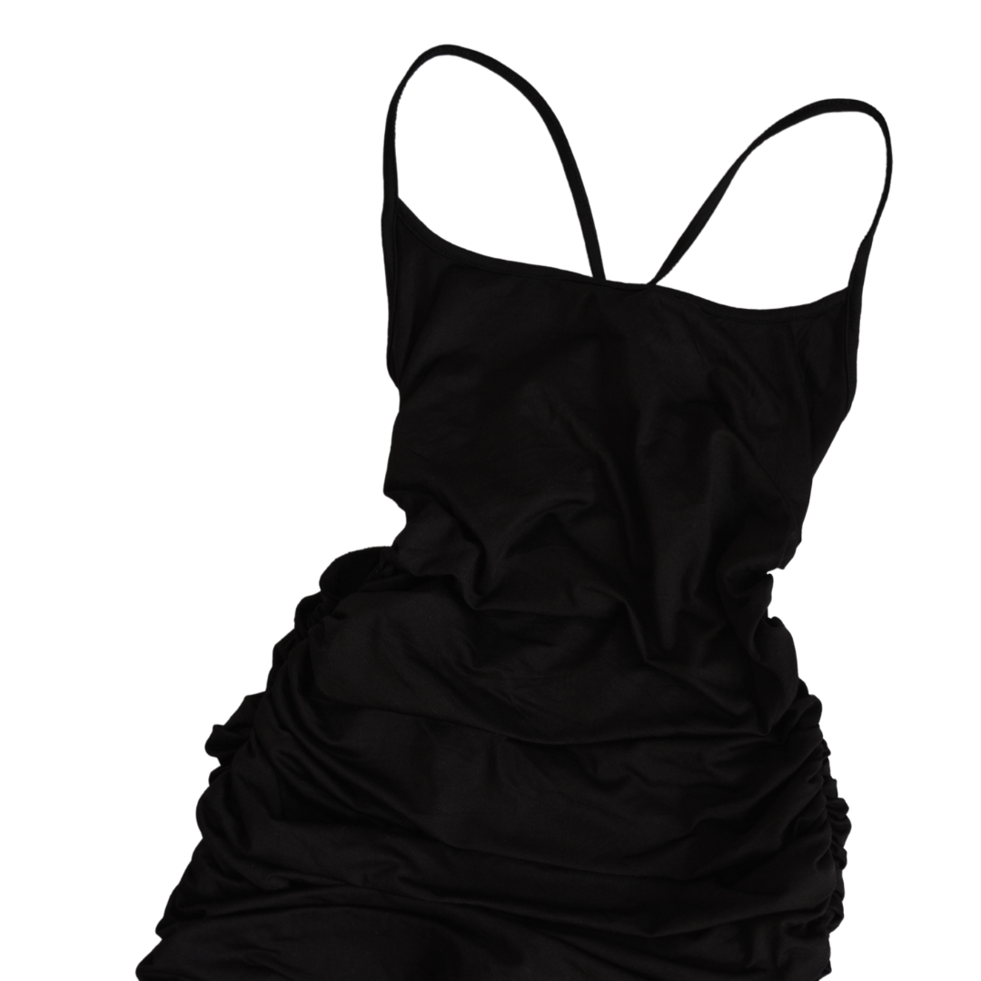 Vestido negro con aberturas cruzadas