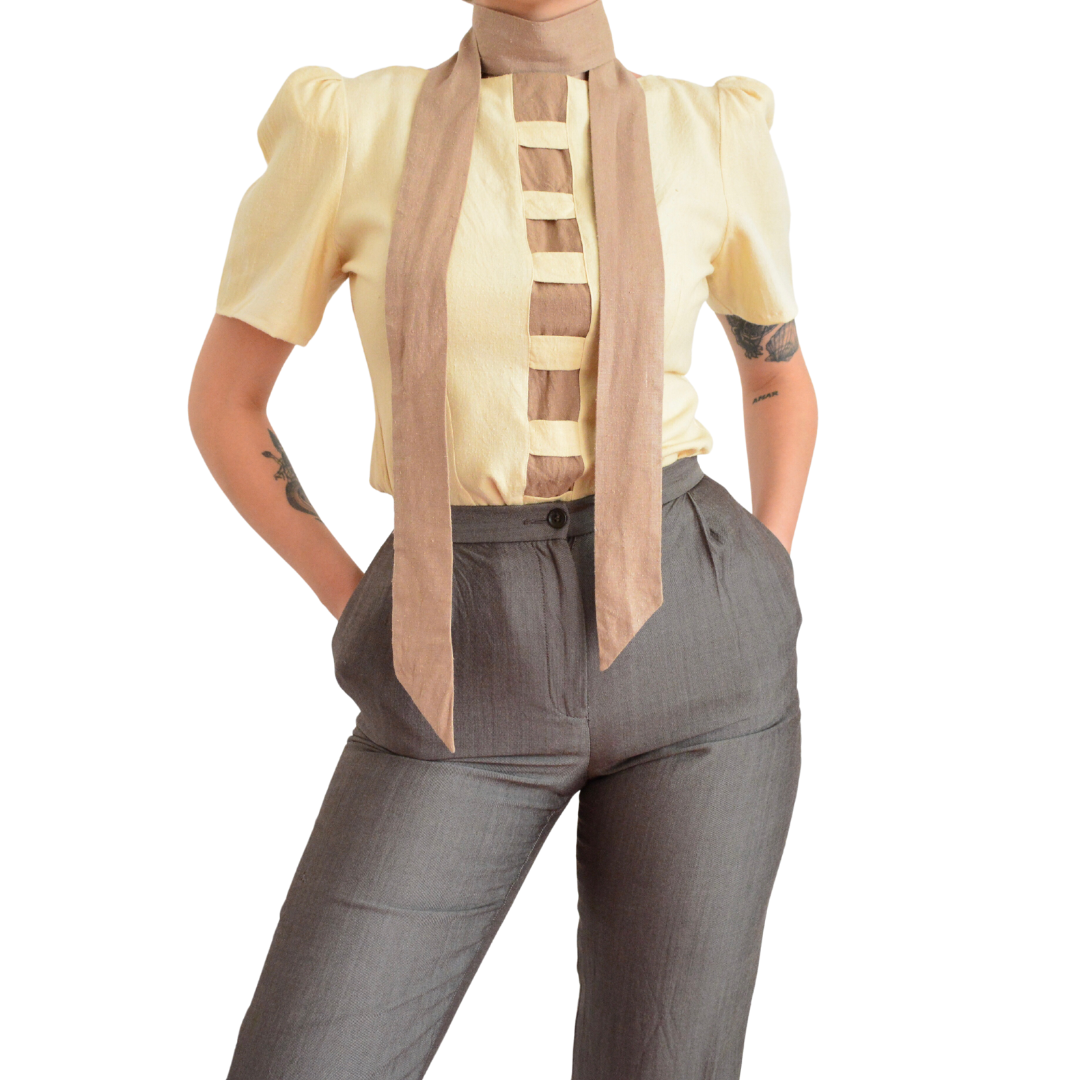 Blusa de seda y listón