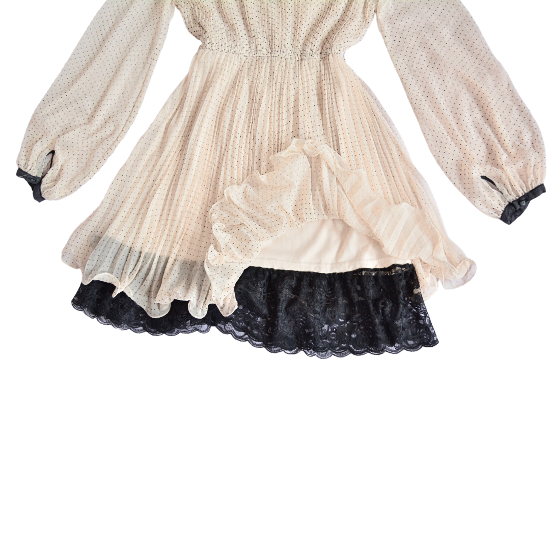 Vestido beige con lunares pequeños