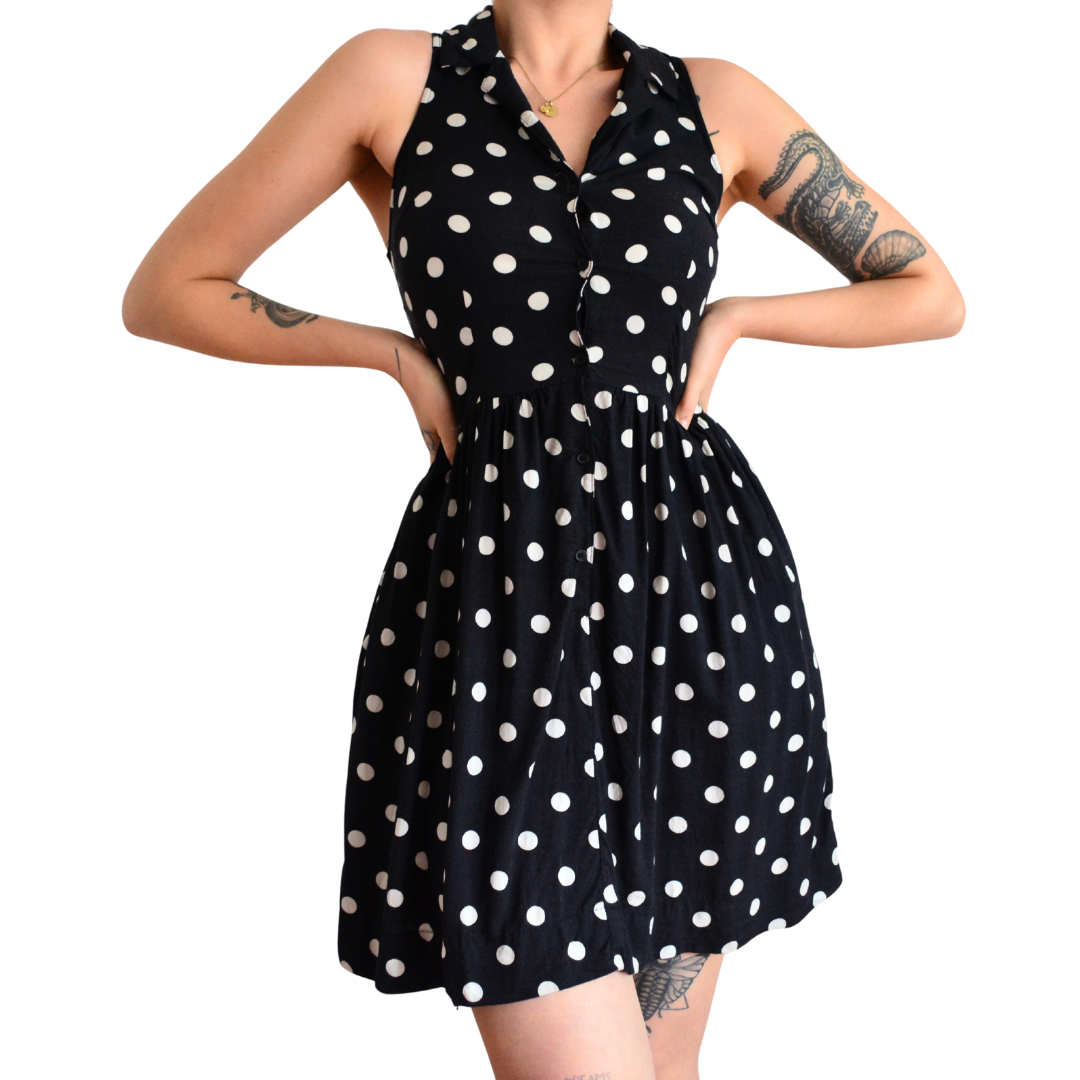 Vestido nego polka dots con bolsas