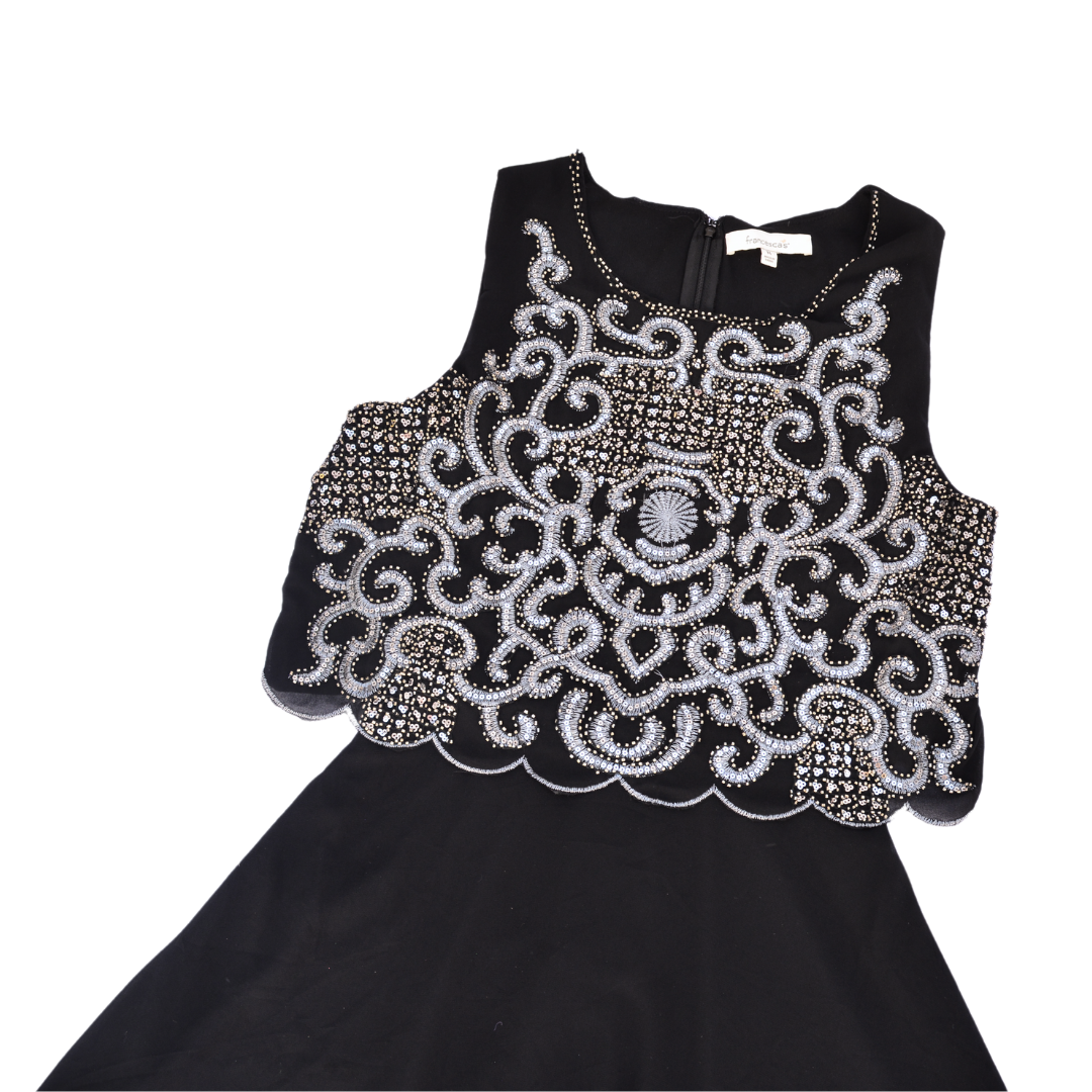 Vestido negro con lentejuela y canutillo