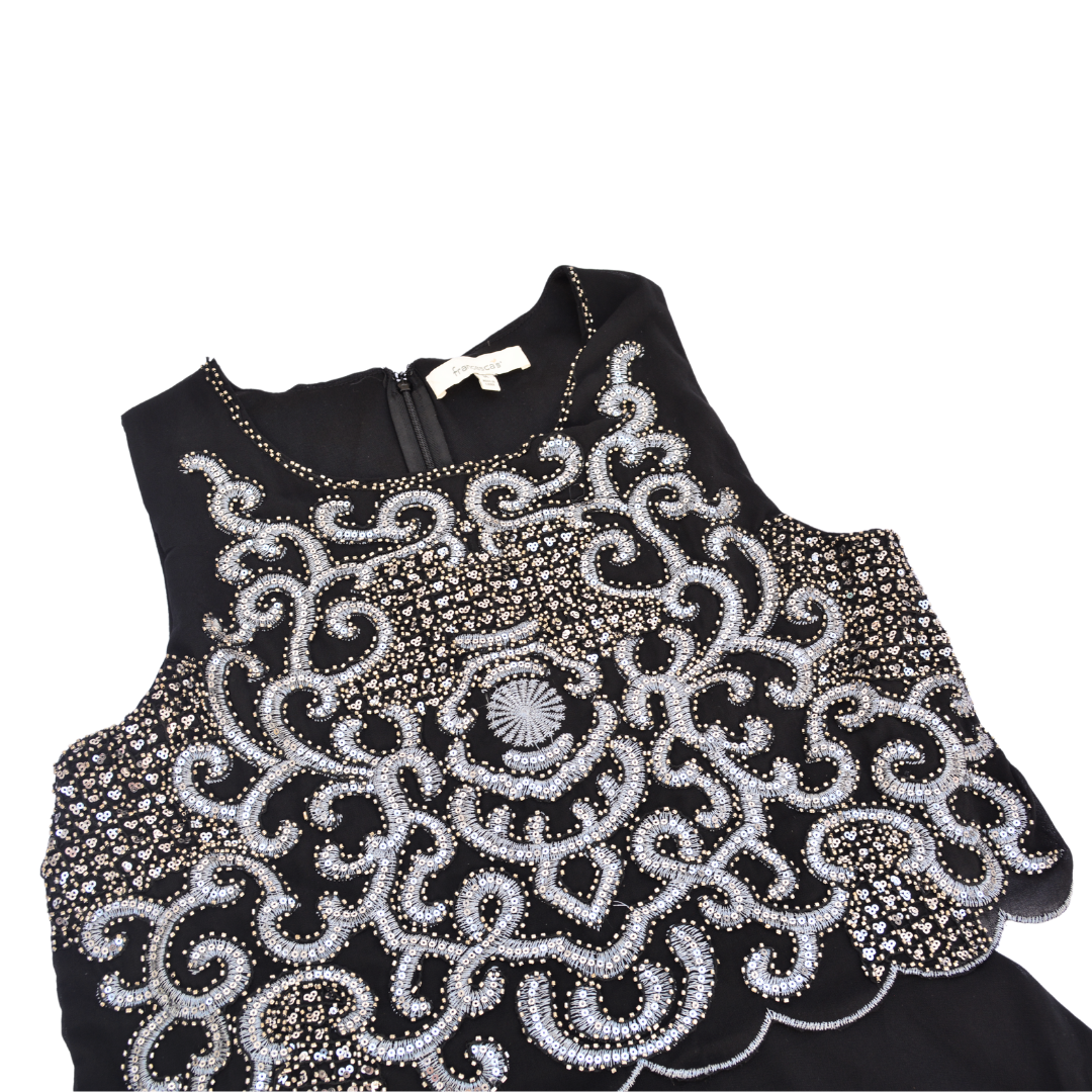 Vestido negro con lentejuela y canutillo