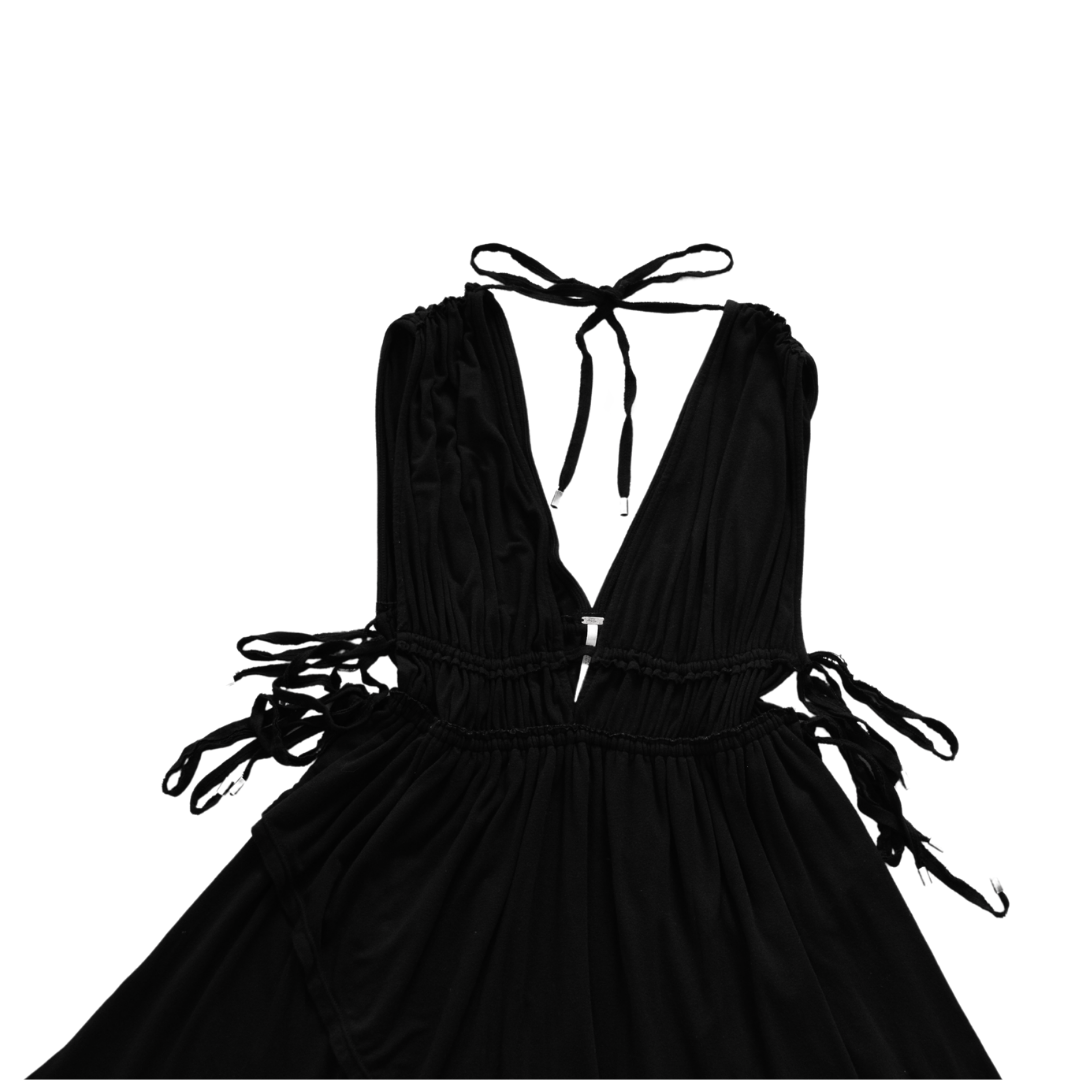 Vestido negro con tiras