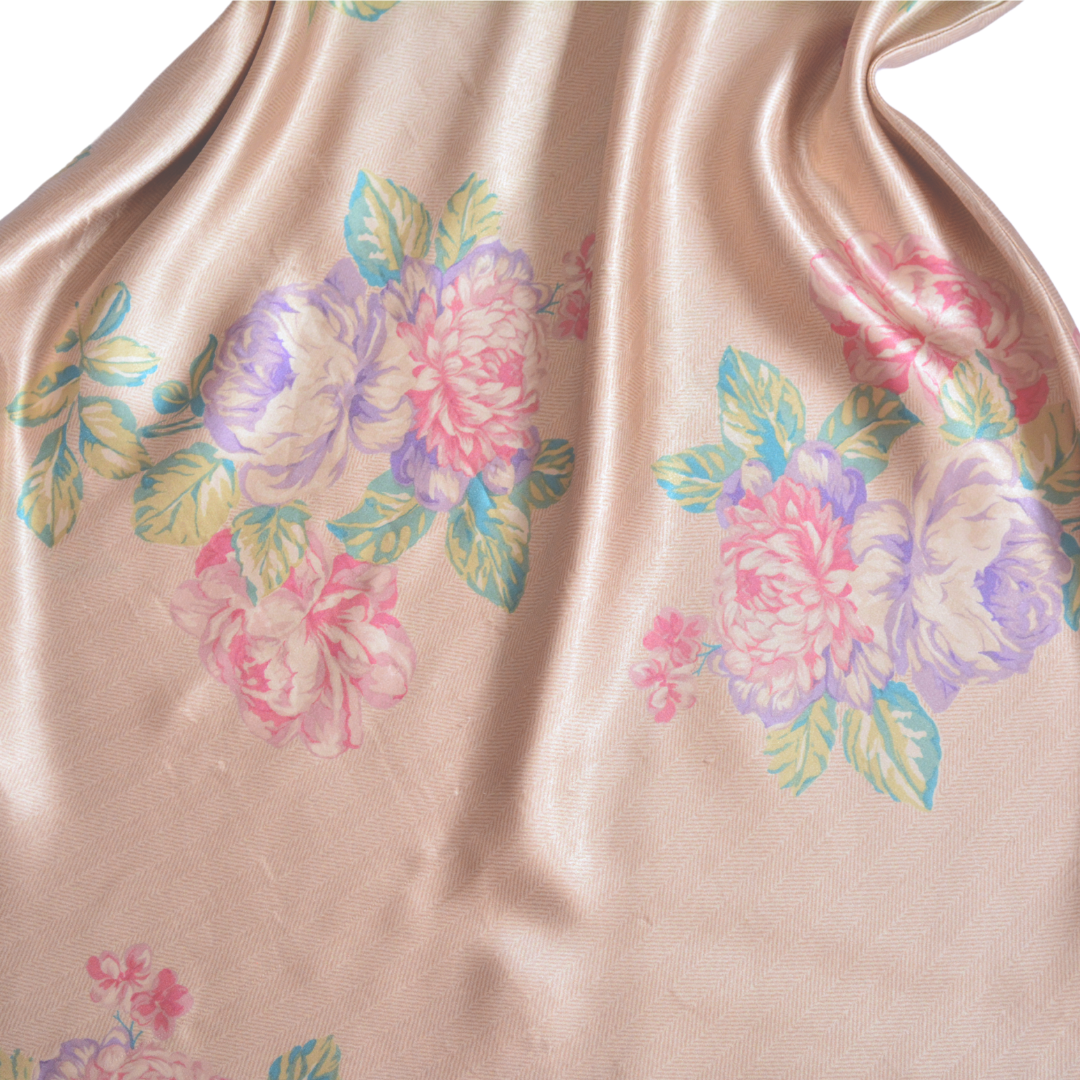 Vestido satinado de flores