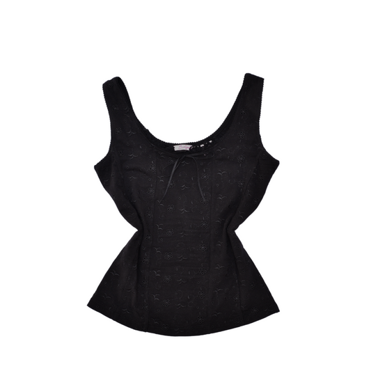Blusa negra con bordado y encaje