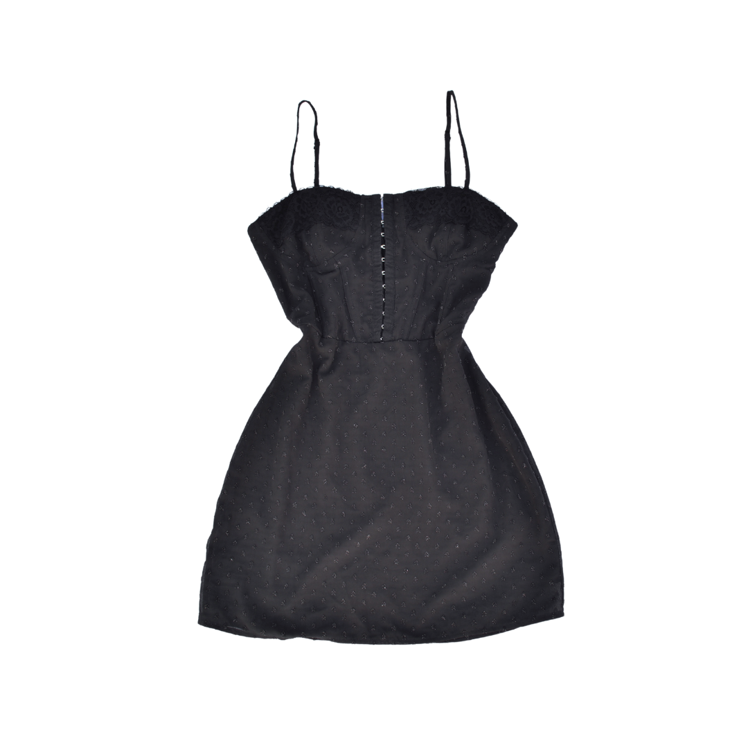 Vestido negro con cierre bustier