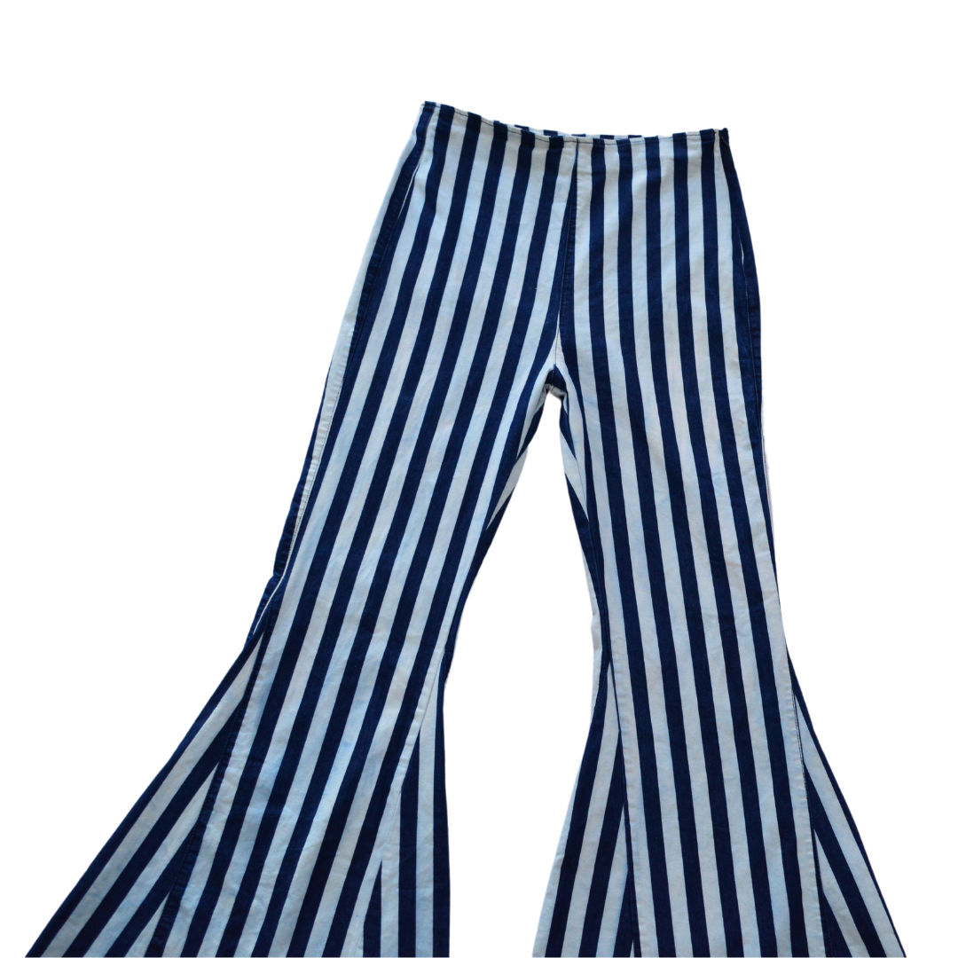Pantalón groovy de líneas acampanado