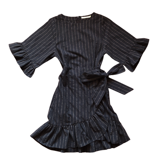 Vestido ruffles envolvente