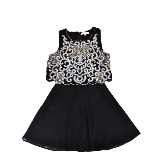 Vestido negro con lentejuela y canutillo