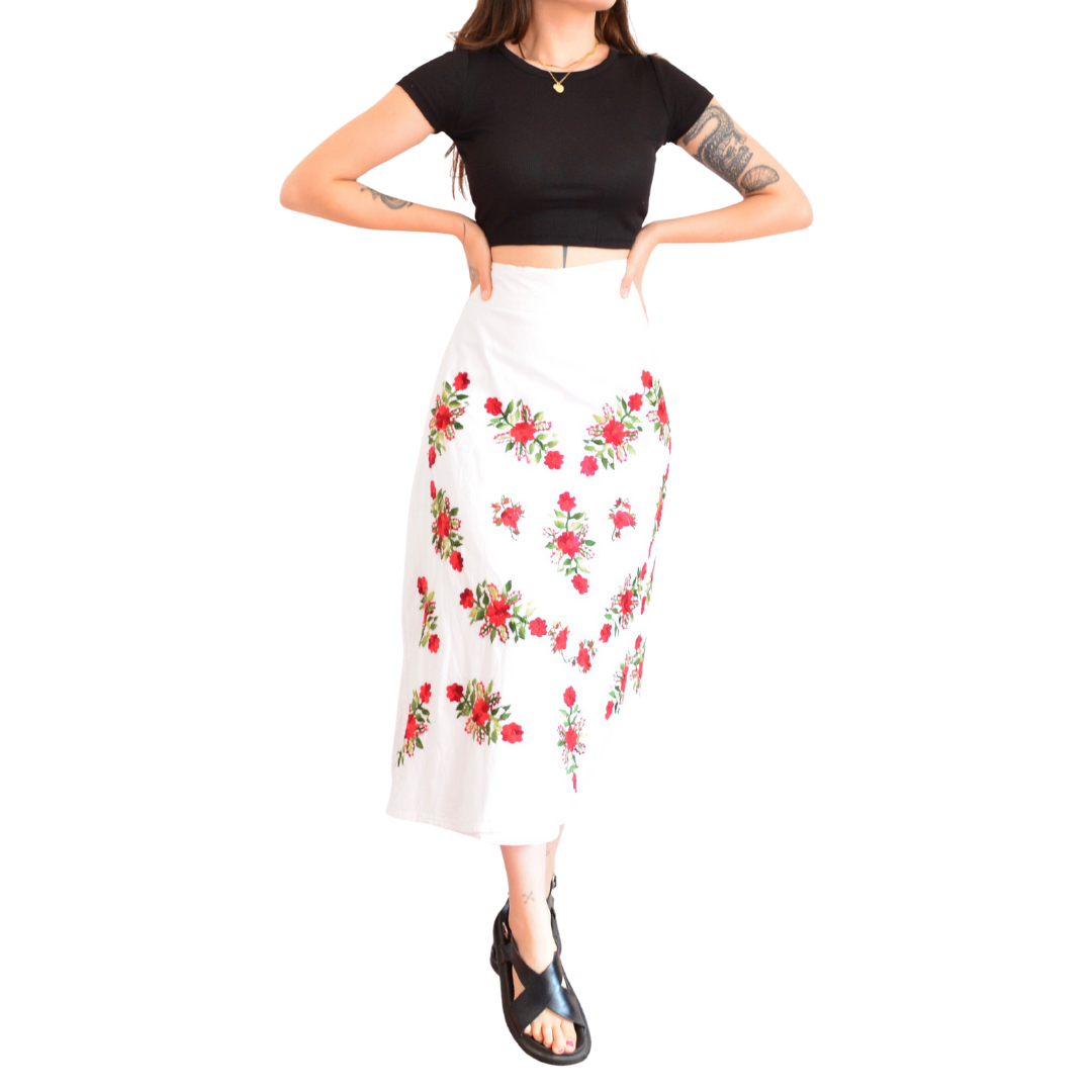 Falda envolvente con bordado floral