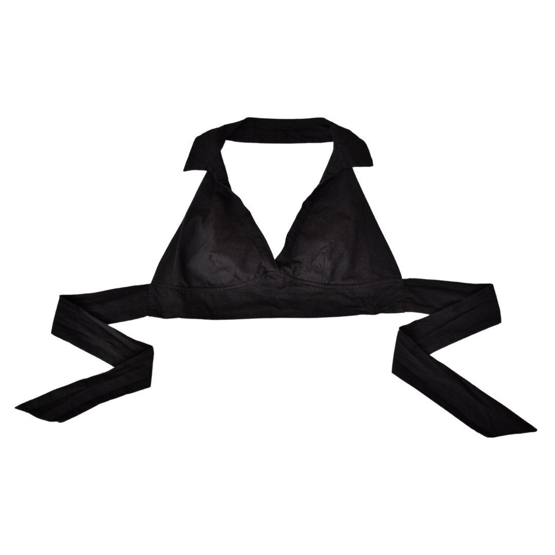 Top negro con cuello y escote