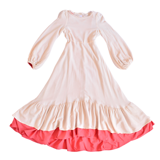 Vestido rosa claro y escote crochet