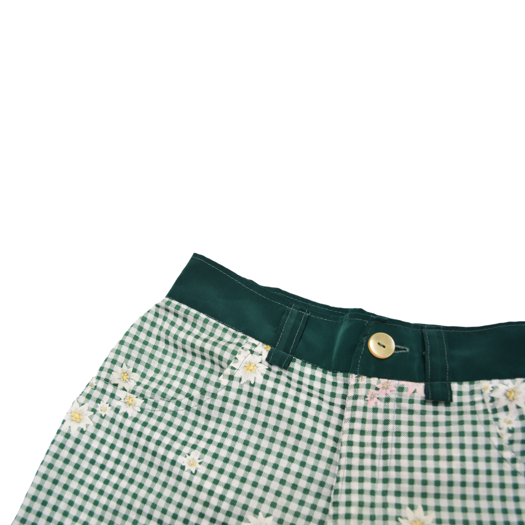 Short cuadriculado con flores