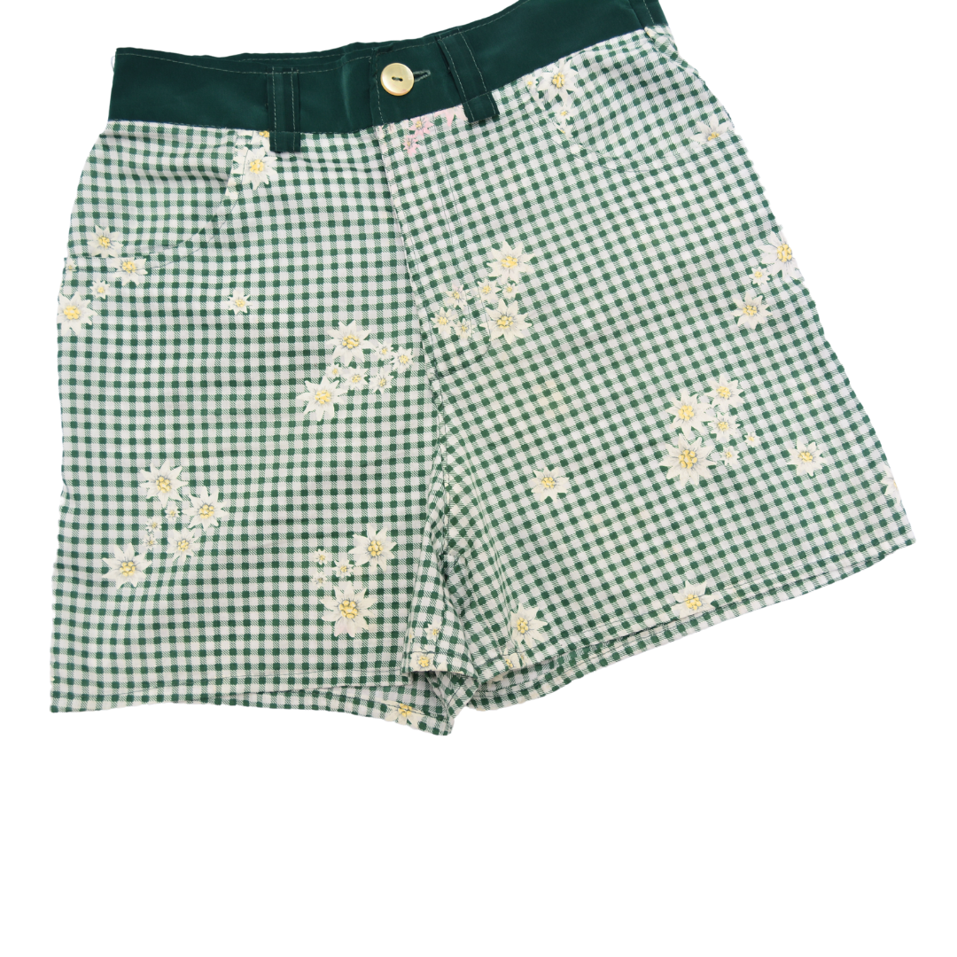 Short cuadriculado con flores