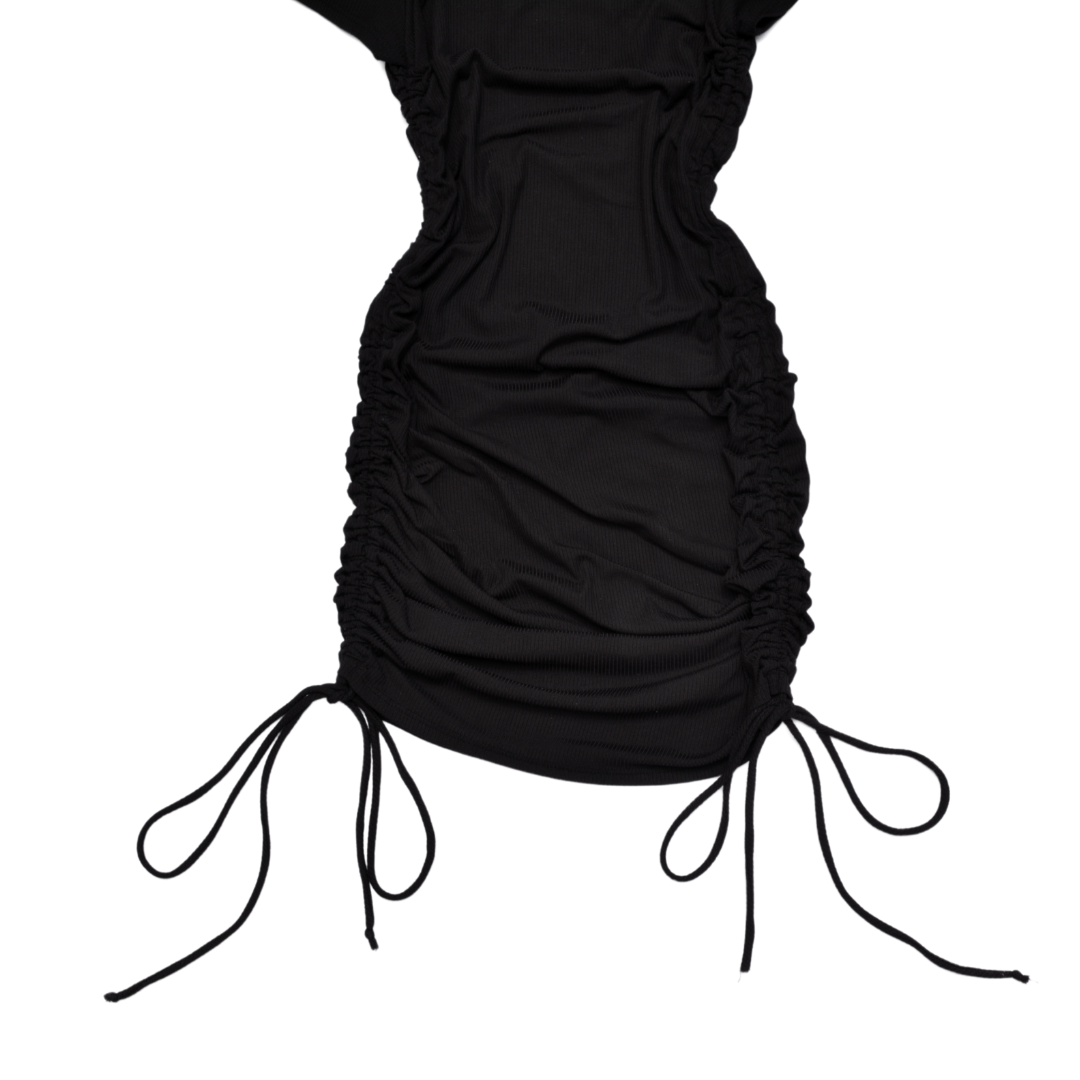 Vestido negro con tiras ajustables