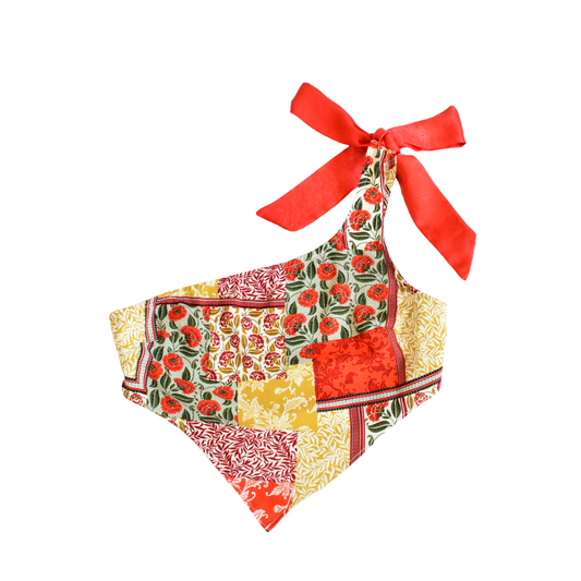 Top asimétrico floral