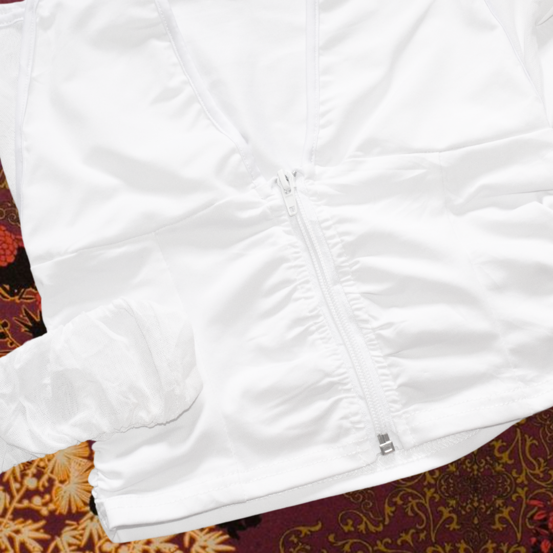 Top blanco con manguitas mesh