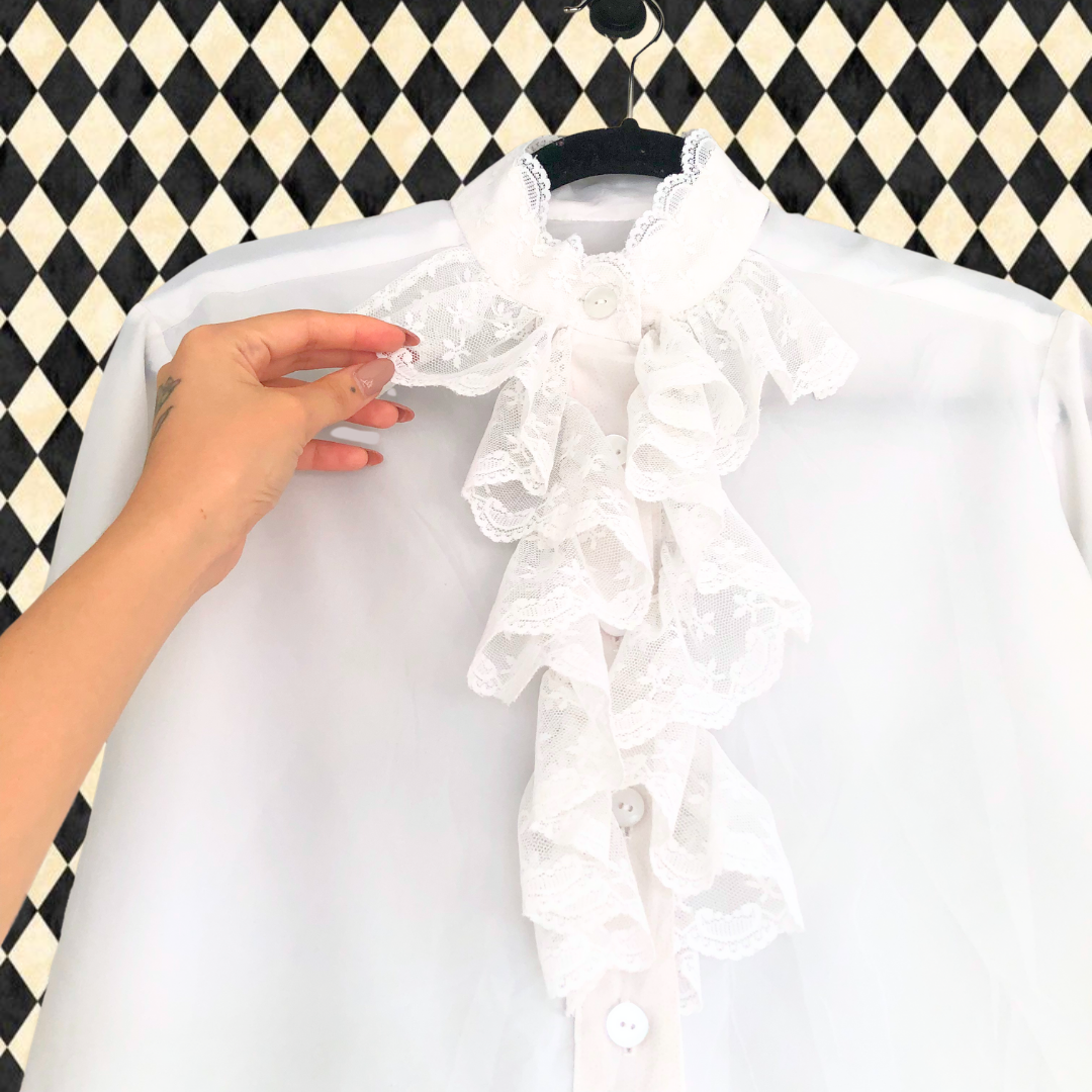 Blusa blanca victoriana ruffles y encaje