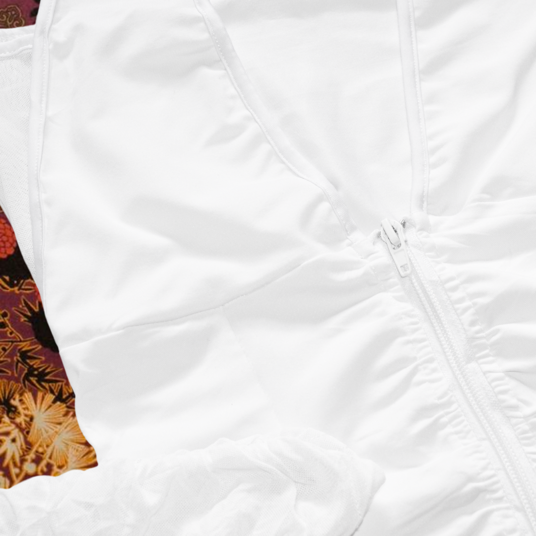 Top blanco con manguitas mesh