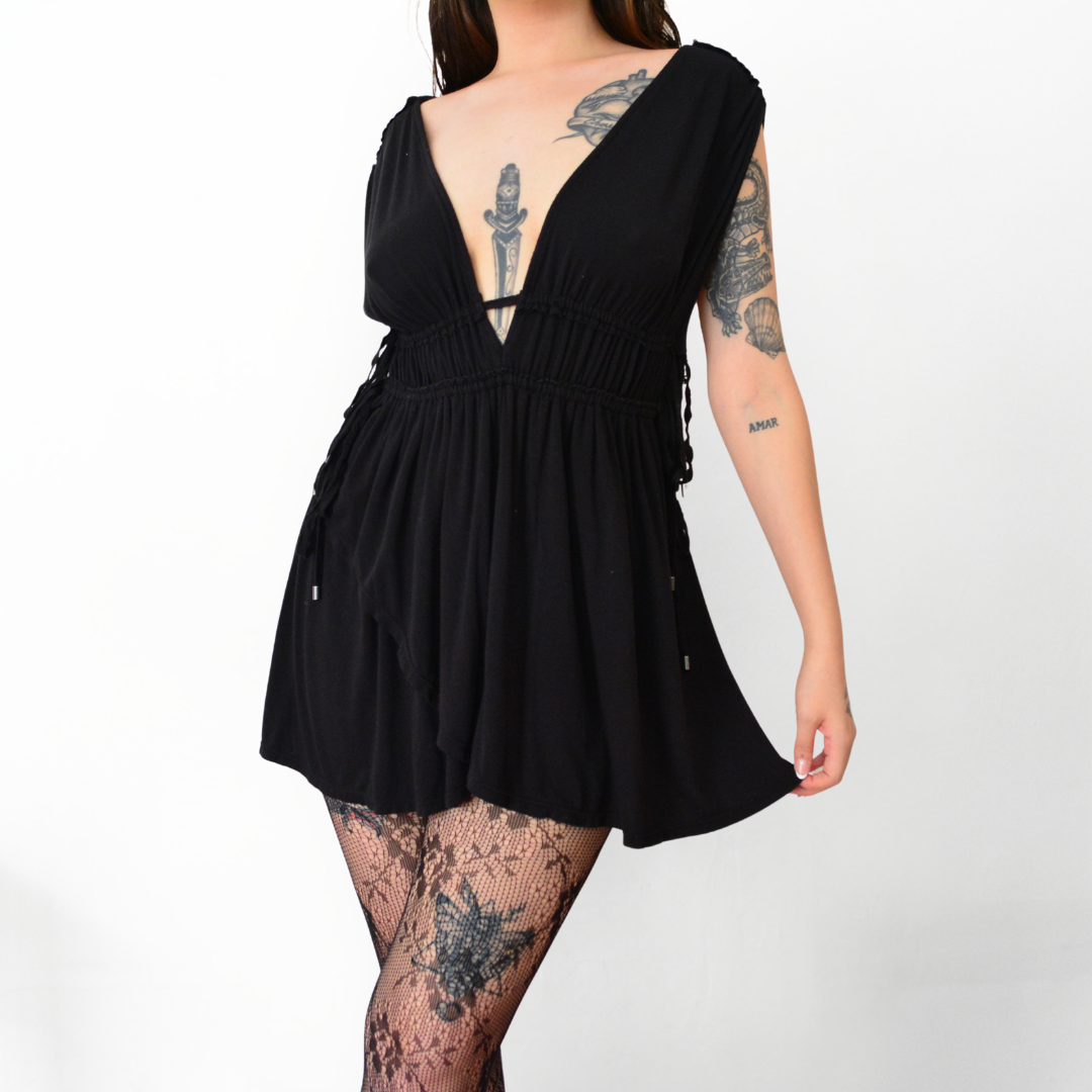 Vestido negro con tiras