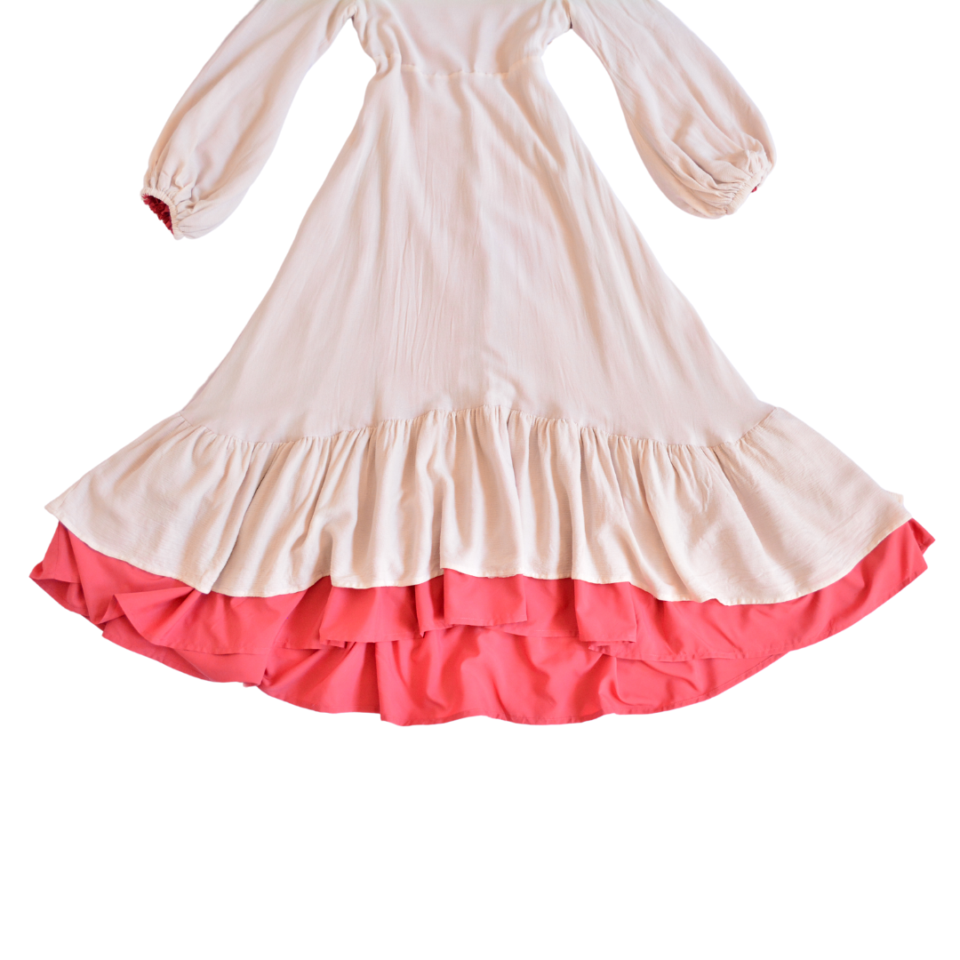 Vestido rosa claro y escote crochet