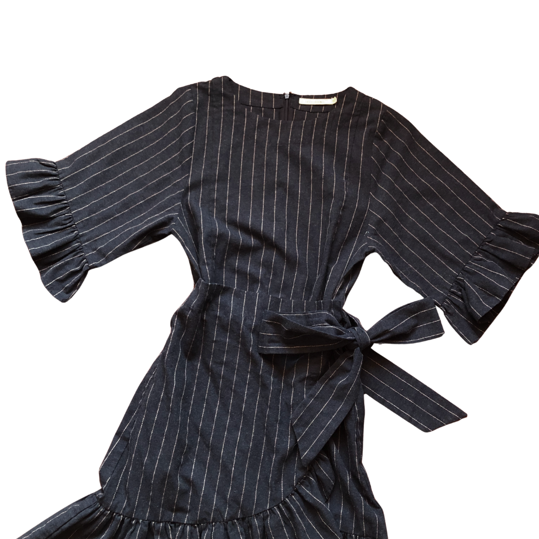 Vestido ruffles envolvente