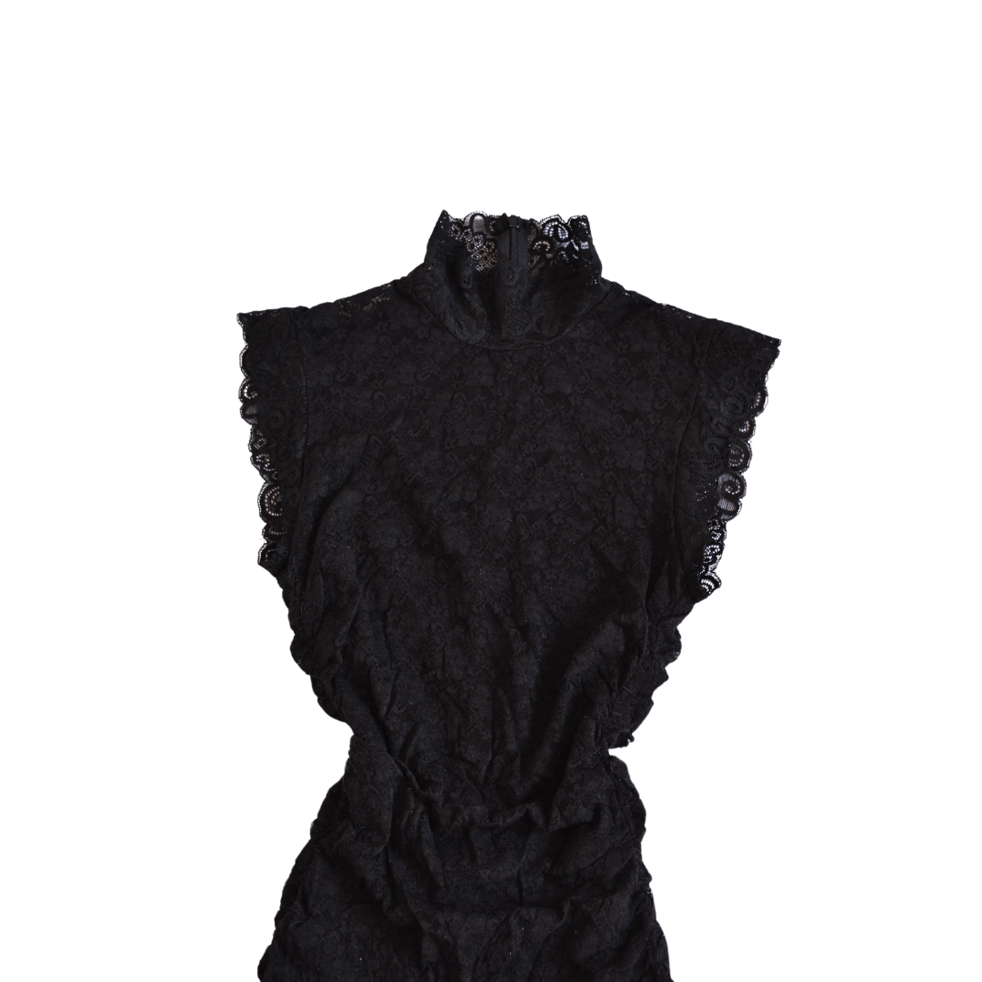 Vestido negro de encaje con forro