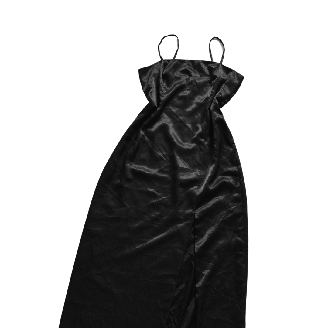 Vestido largo negro satinado