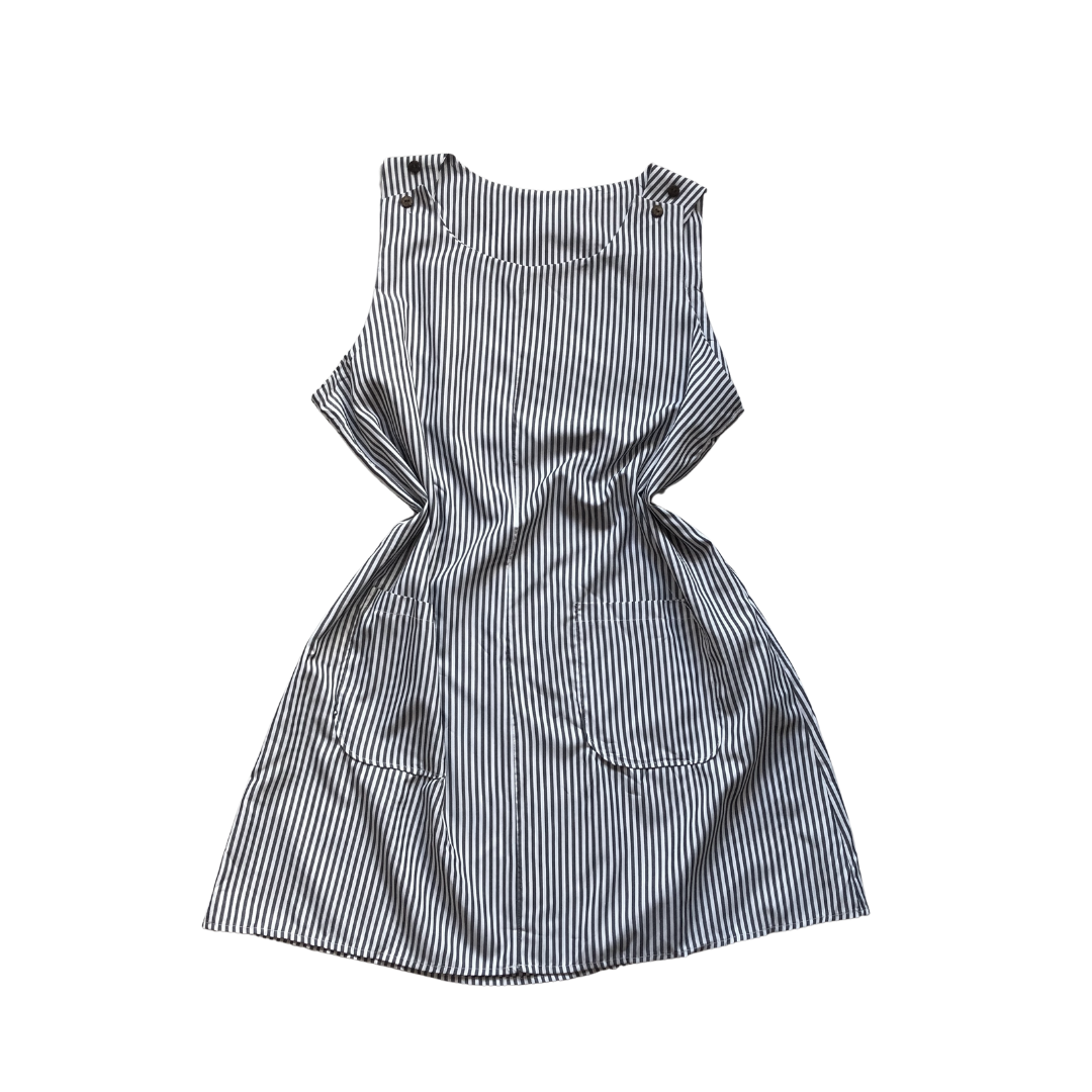 Vestido de lîneas y bolsas