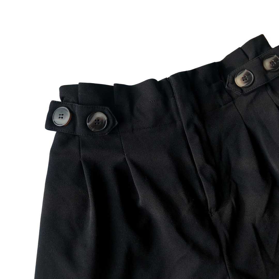 Short negro con pinzas