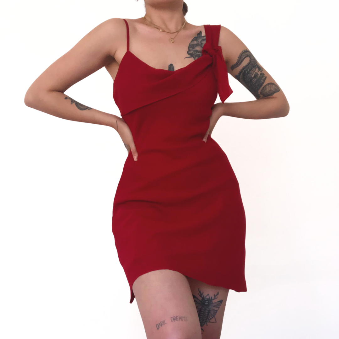 Vestido rojo con moño