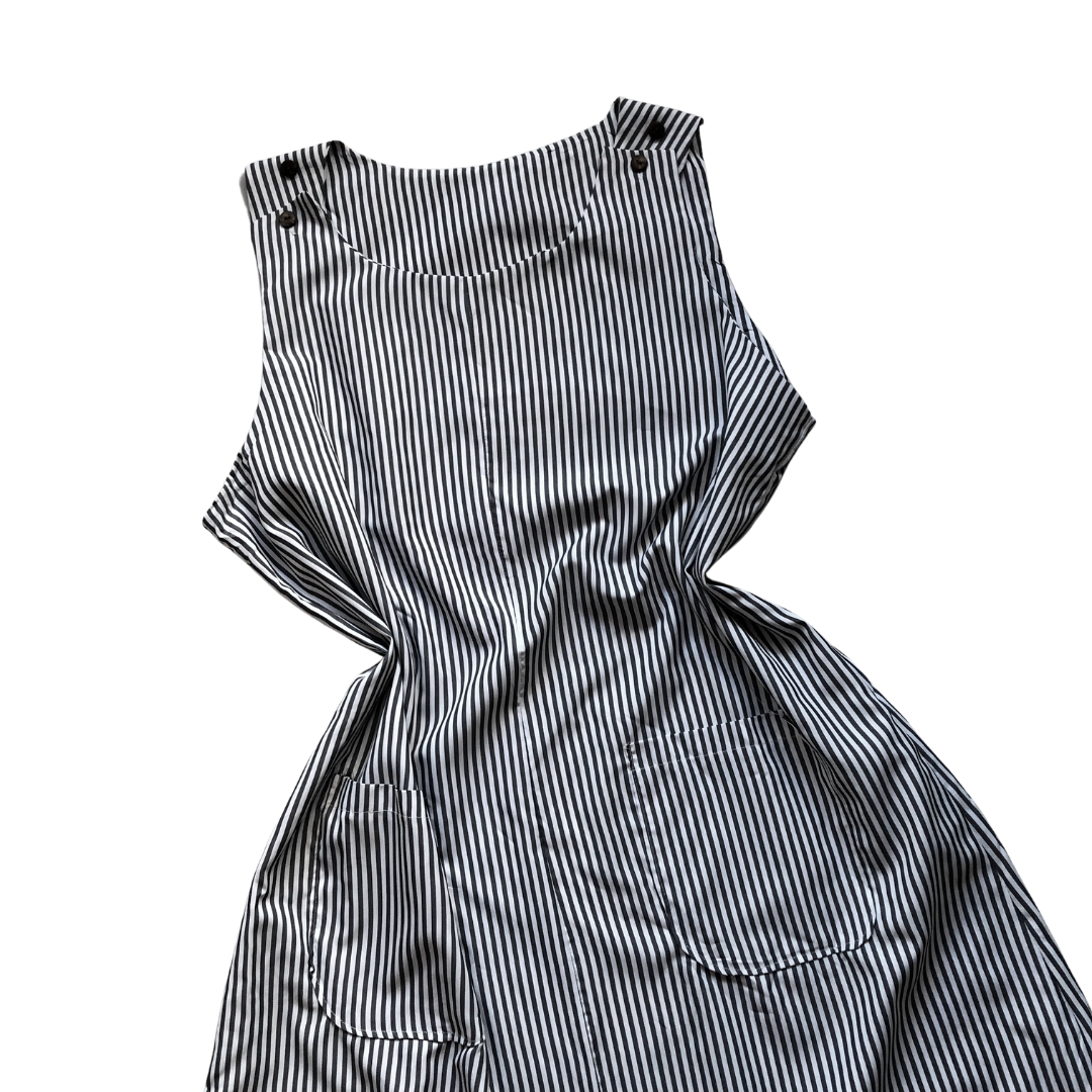 Vestido de lîneas y bolsas