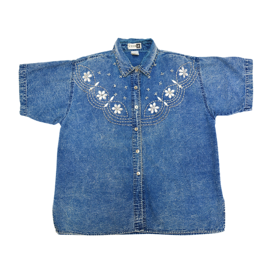 Camisa denim con pedrería y aplicaciones